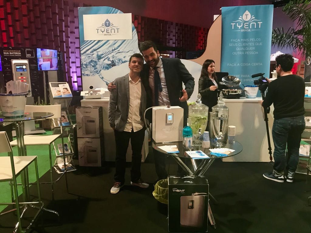 Daniel Lessa e o cliente Albano Barbosa, dono da Tyent Brasil e da Platinum Cozinha Saudável